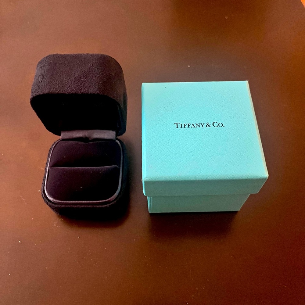 *Empty Tiffany & Co ring box